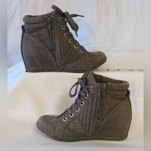 𝑱𝒖𝒔𝒕𝒊𝒄𝒆 𝑯𝒊𝒈𝒉-𝑻𝒐𝒑 𝑾𝒆𝒅𝒈𝒆 𝒁𝒊𝒑𝒑𝒆𝒓 𝑺𝒏𝒆𝒂𝒌𝒆𝒓𝒔/𝗕𝘅#02 - Picture 2 of 14